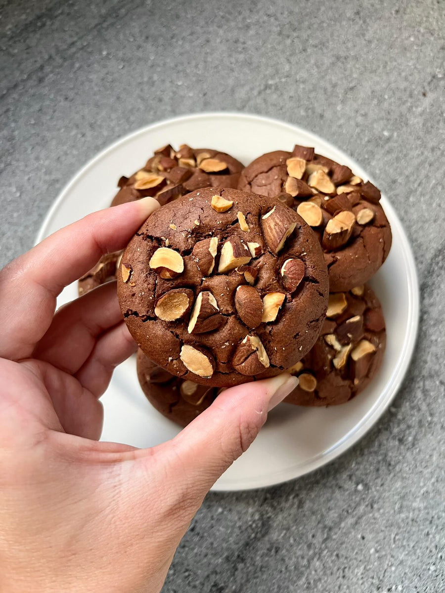 CHOCOLATE ALMOND COOKIES
&ndash; MUNCH A BUNCH