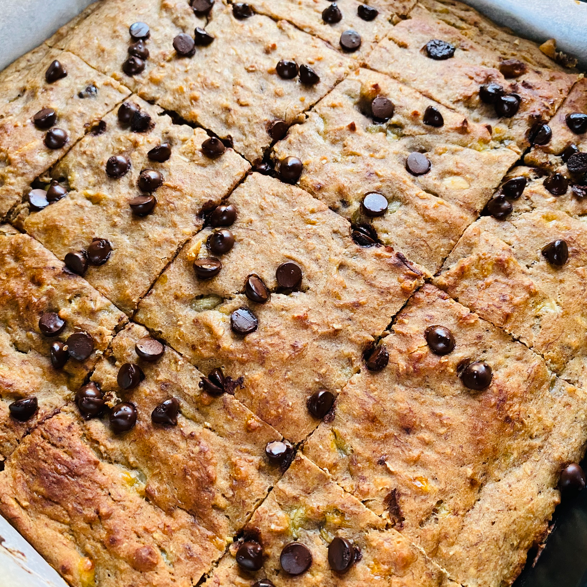 CHOCOLATE CHIP BANANA SQUARES – MUNCH A BUNCH