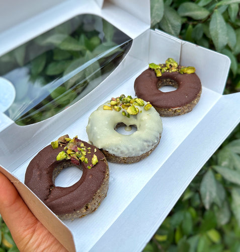 MIXED PISTACHIO DONUTS