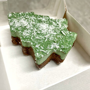 MINI CHRISTMAS TREE CAKE