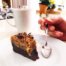 Load image into Gallery viewer, SNICKERS CAKE
